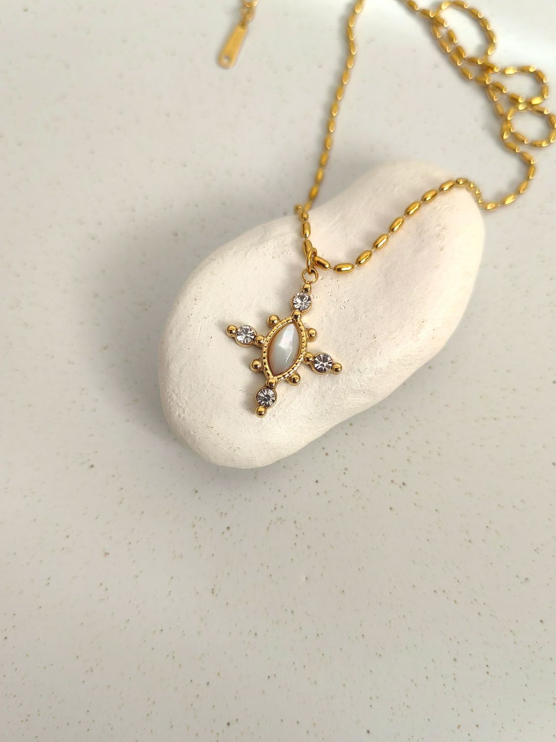 ZOE NECKLACE
