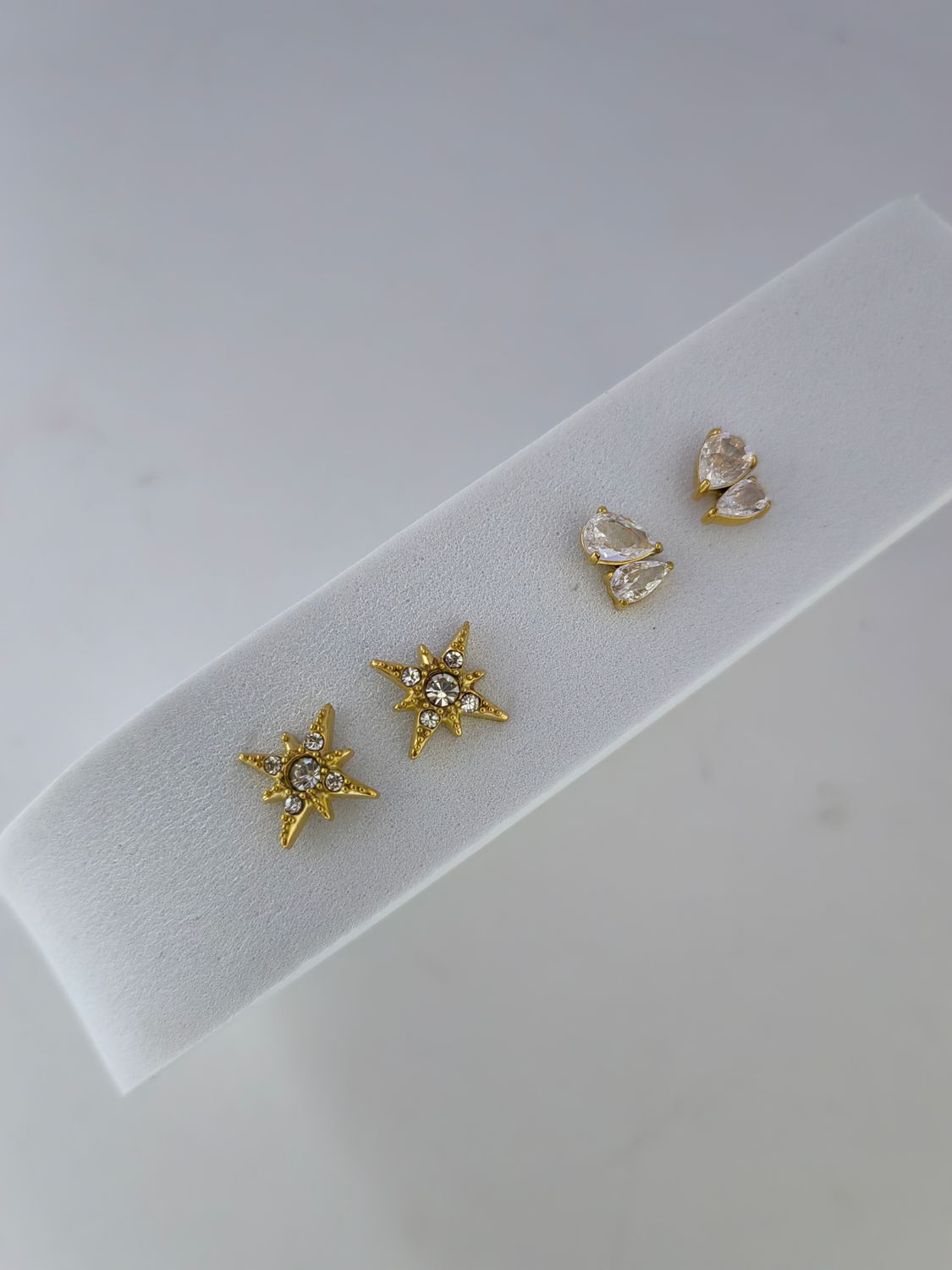 DAINTY STUDS
