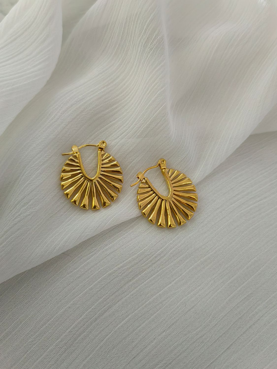 MAEVE HOOPS