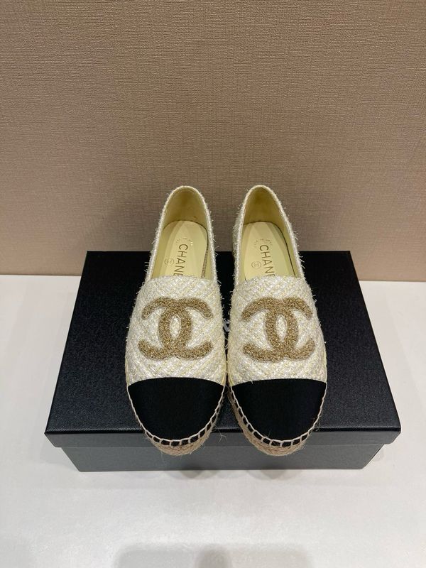 Classic shoes Chanel