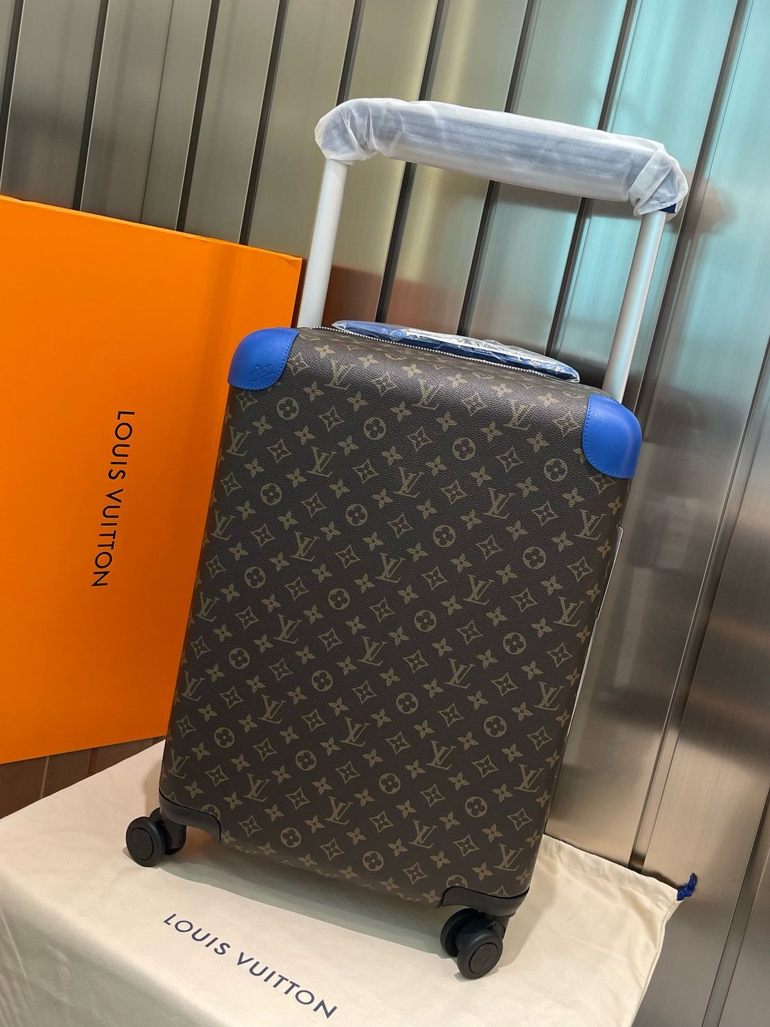 Suitcase Louis Vuitton