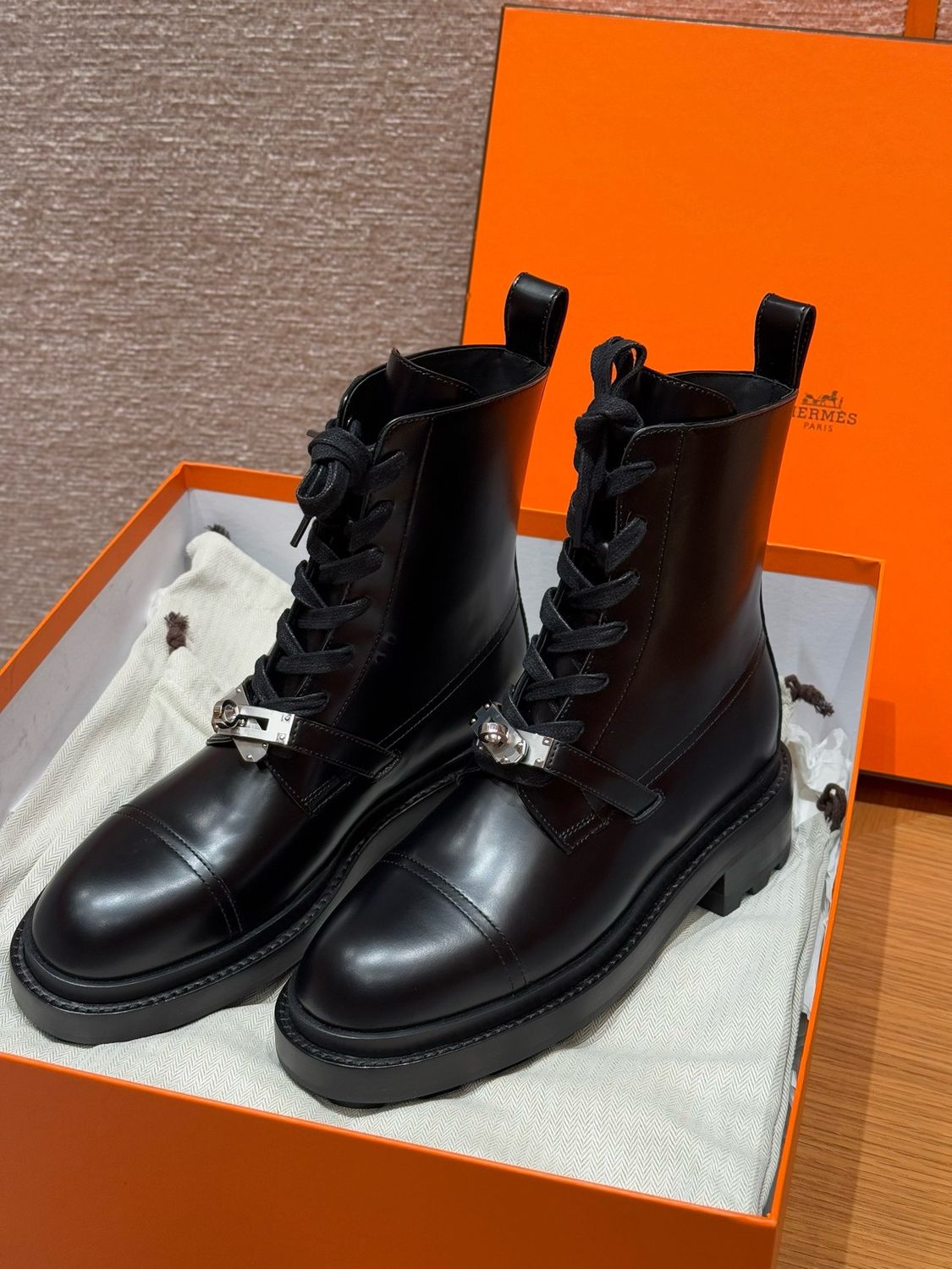 Boots Hermes