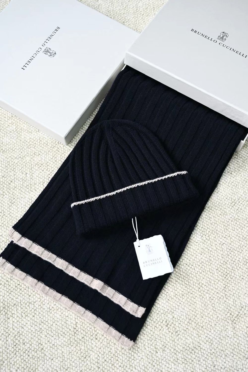 Hat and Scarf Brunello Cucinelli