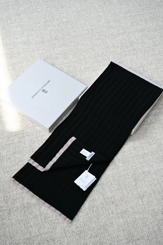 Hat and Scarf Brunello Cucinelli