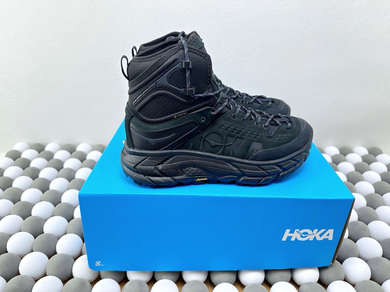 Boots Hoka