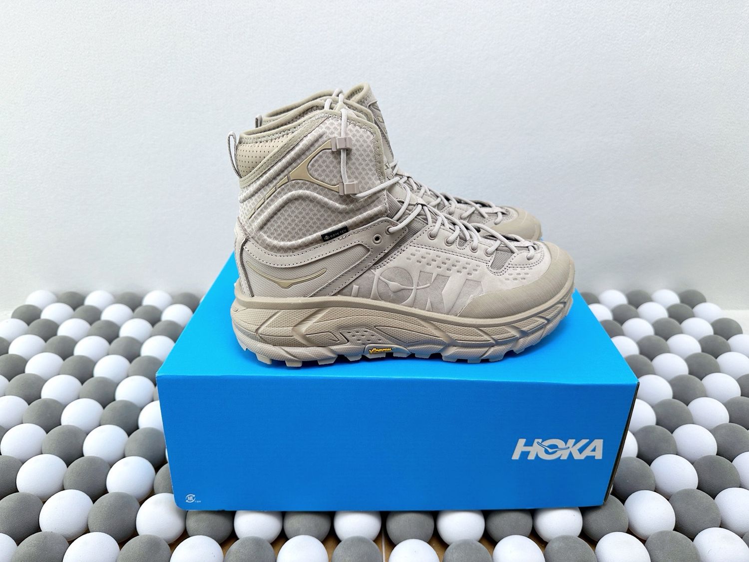 Boots Hoka