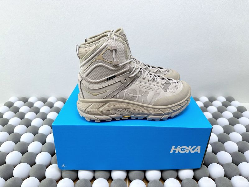 Boots Hoka