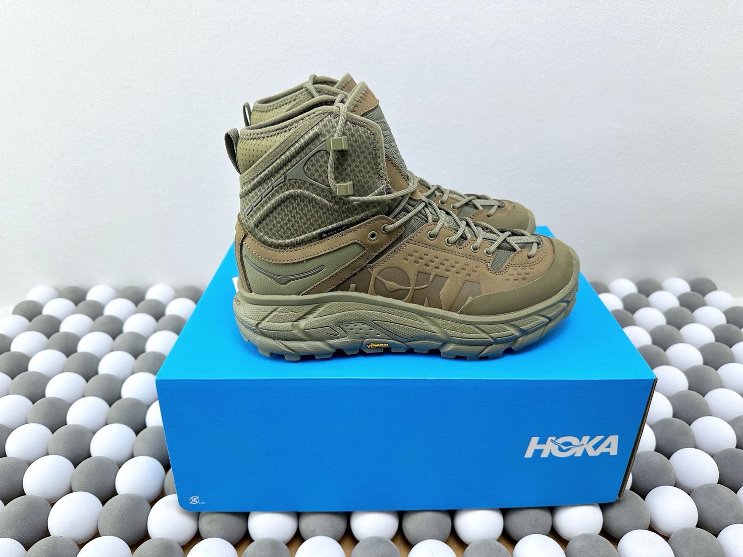 Boots Hoka