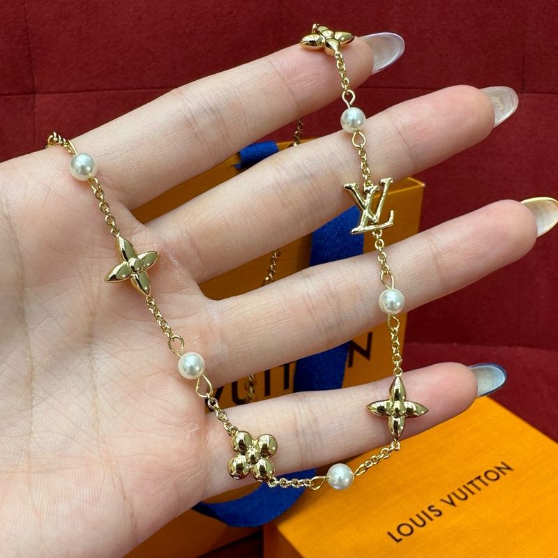 Necklace Louis Vuitton