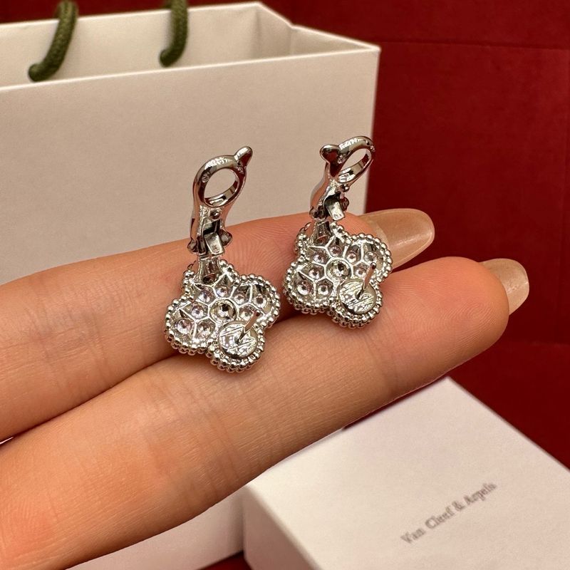 Earrings Van Cleef &amp; Arpels