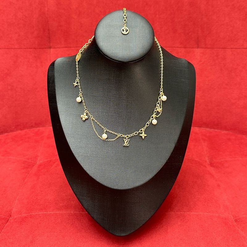 Necklace Louis Vuitton