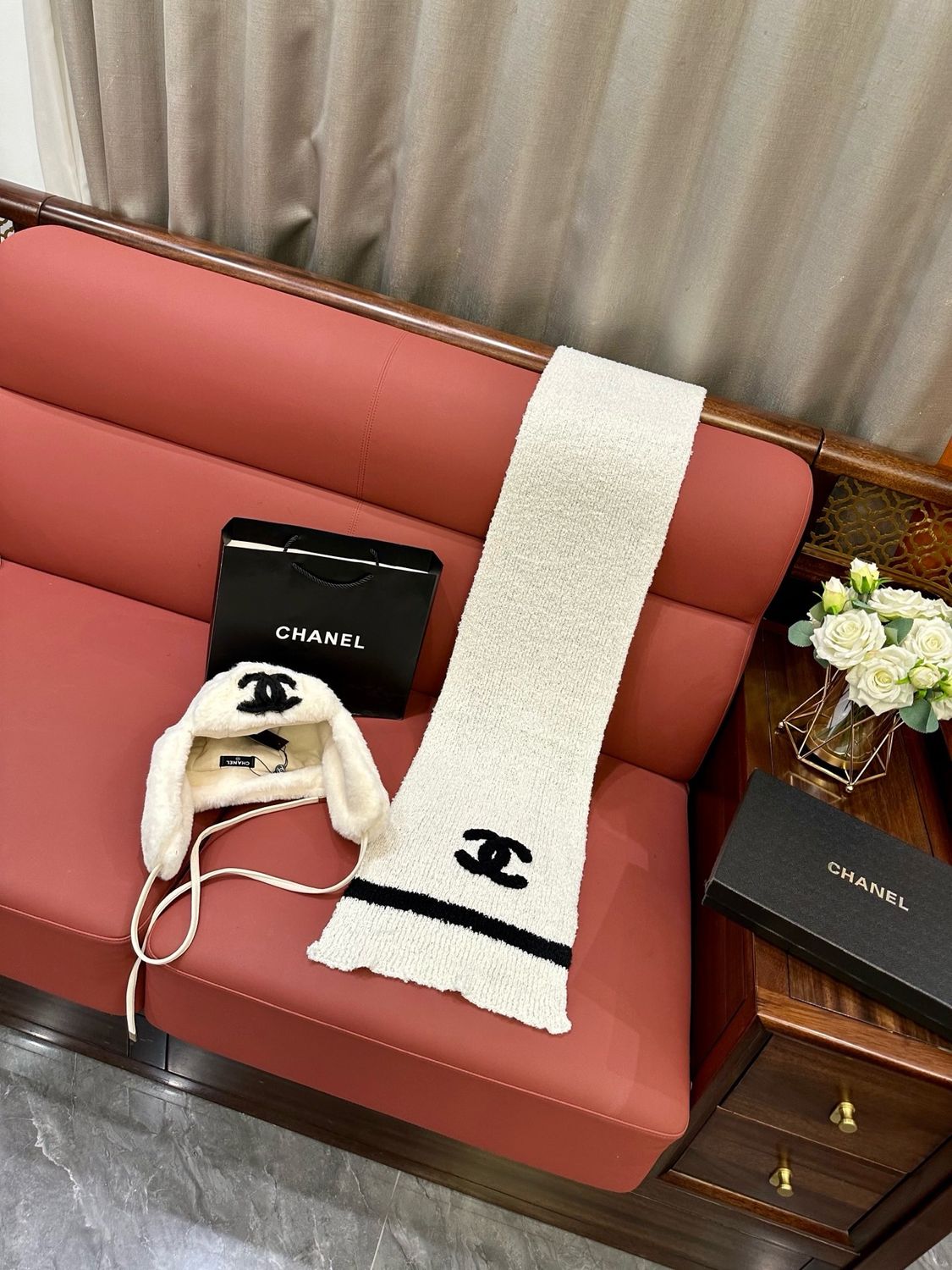 Set of scarf and hat Chanel