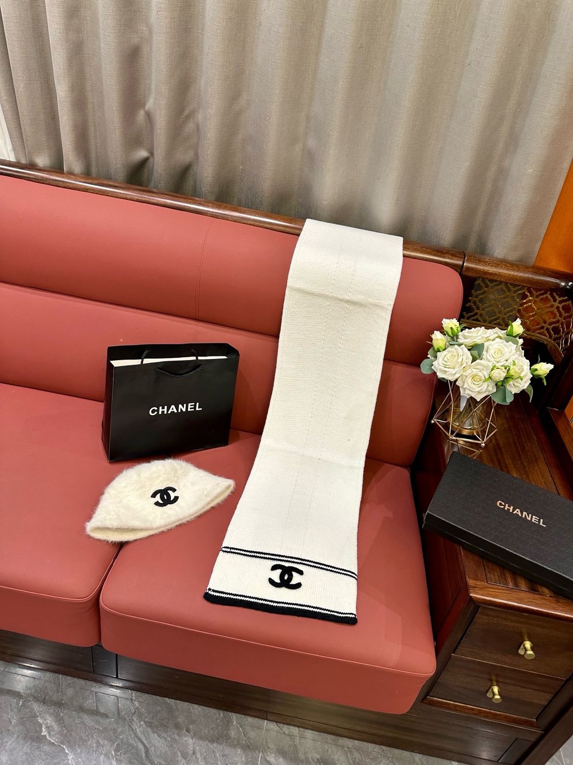 Set of scarf and hat Chanel