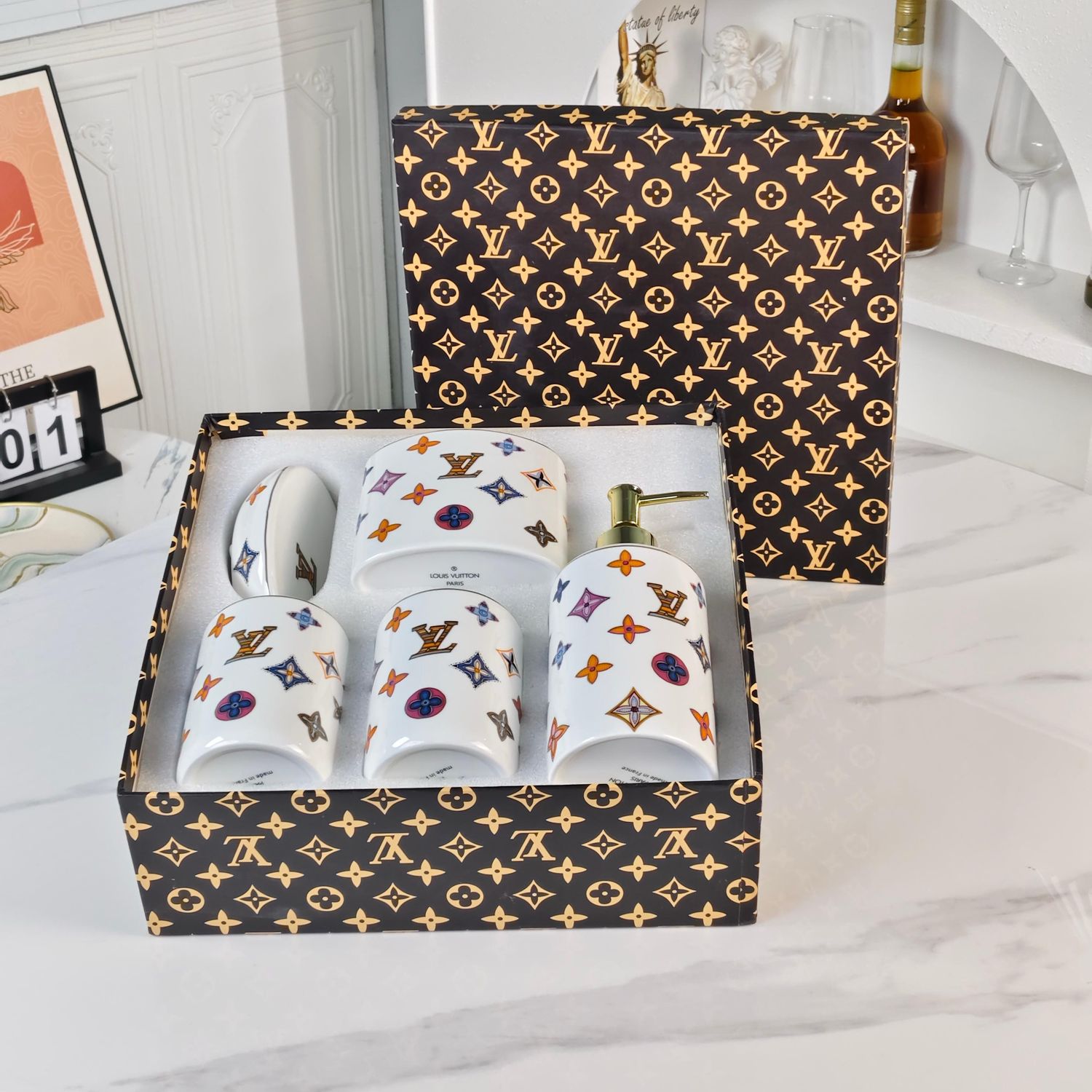 Bathroom set Louis Vuitton