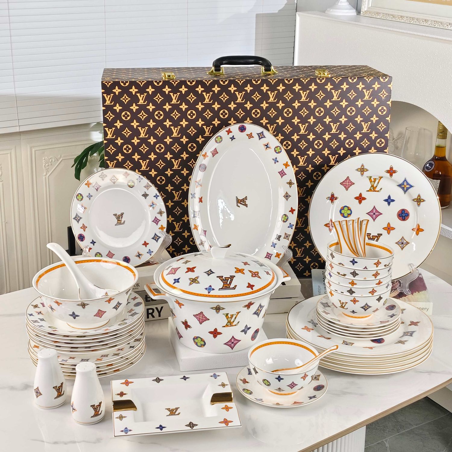 Set of dishes Louis Vuitton