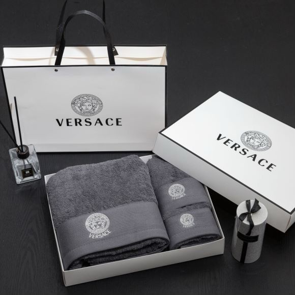 Set of towels Versace