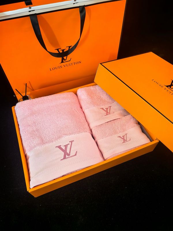 Set of towels Louis Vuitton