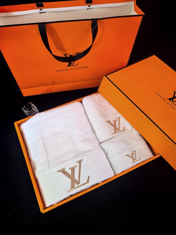 Set of towels Louis Vuitton
