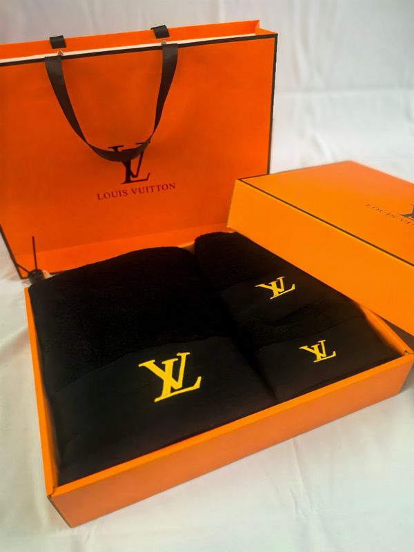 Set of towels Louis Vuitton