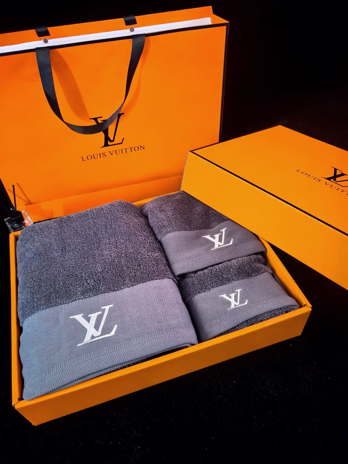 Set of towels Louis Vuitton