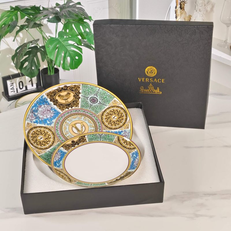 Set of plates Versace