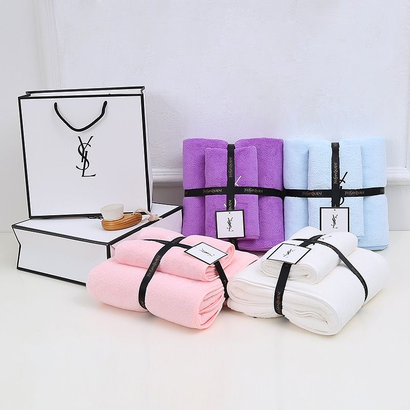 Set of towels Saint Laurent