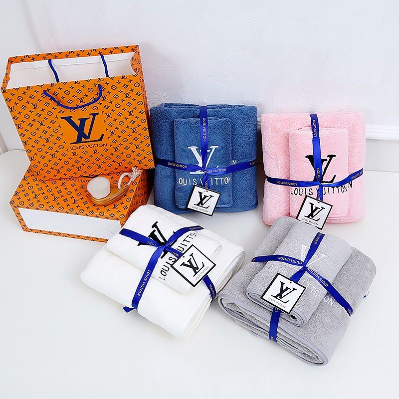 Set of towels Louis Vuitton
