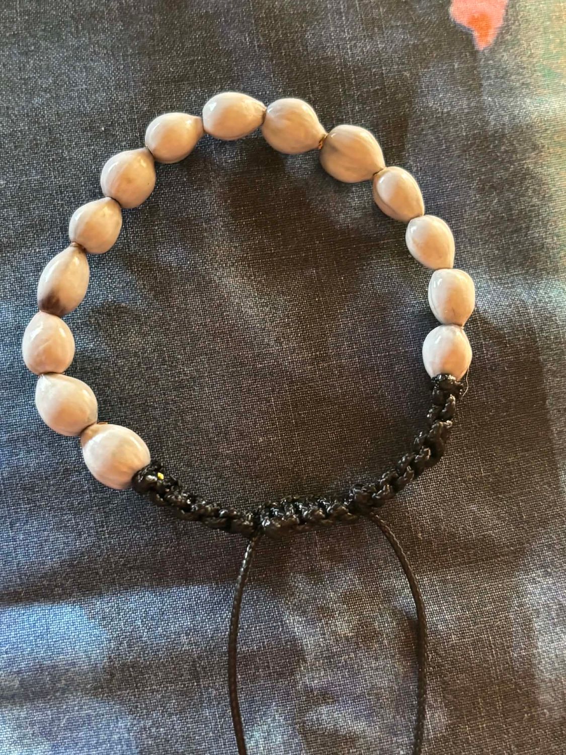 Bracelet Jobstears  Black or White adjustable to NZ