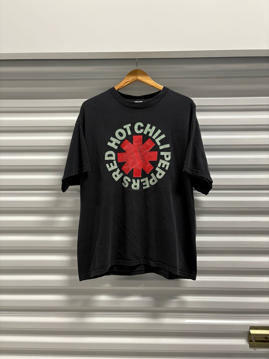 Vintage 2006 Red Hot Chili Peppers Graphic T Shirt