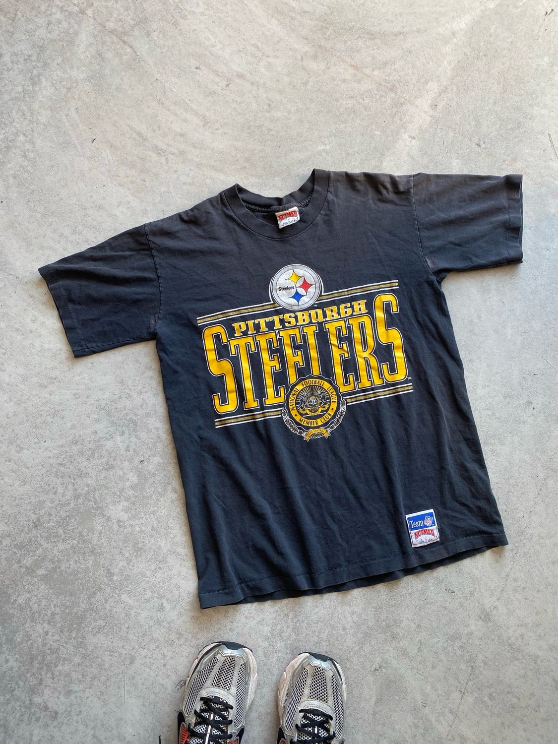 ​Vintage 90s Pittsburgh Steelers nutmeg classic graphic AFC Central beautiful faded black t shirt