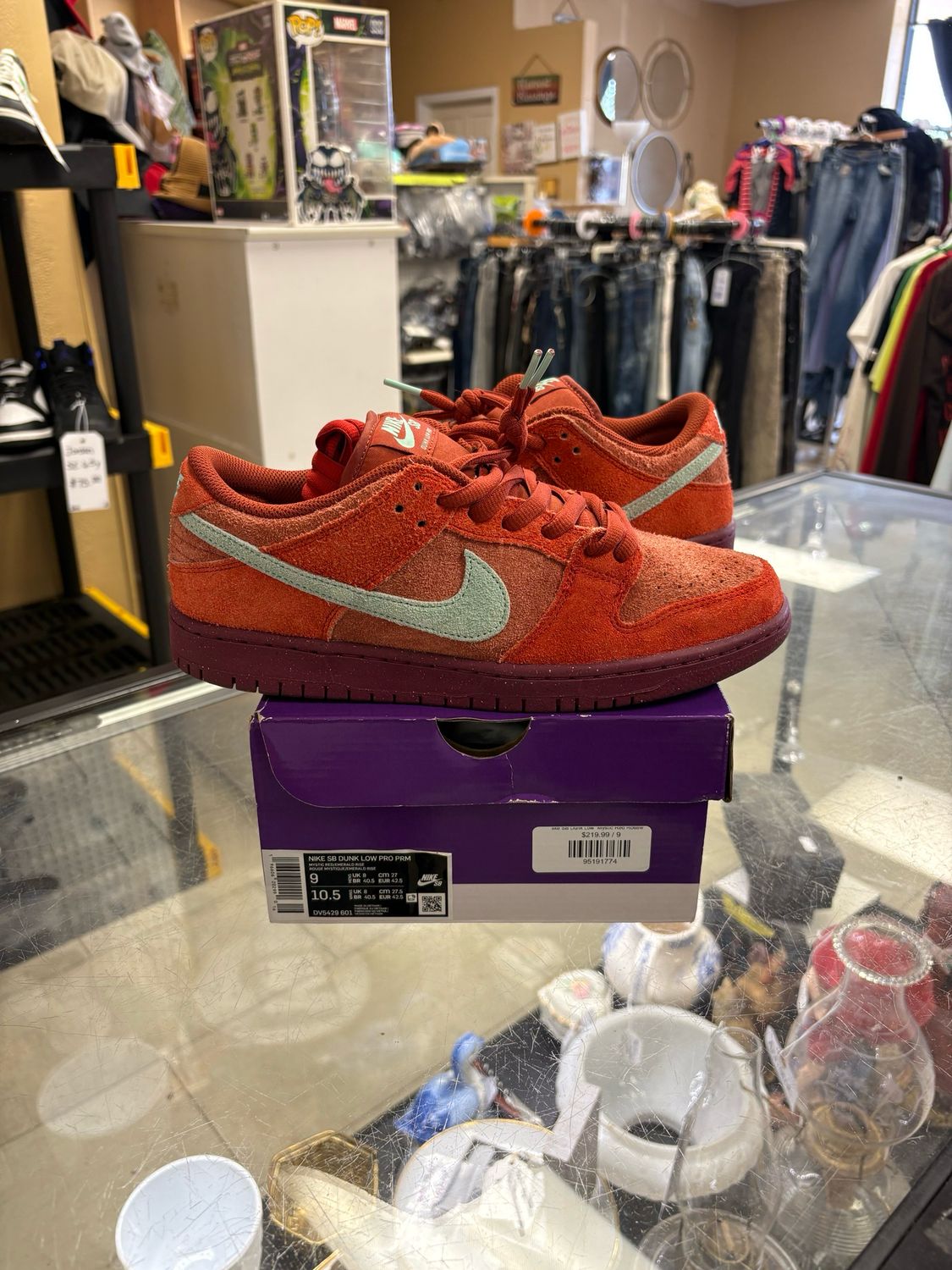 Nike SB Dunk Low Mystic Red Men&#39;s Size 9 DV5429-601