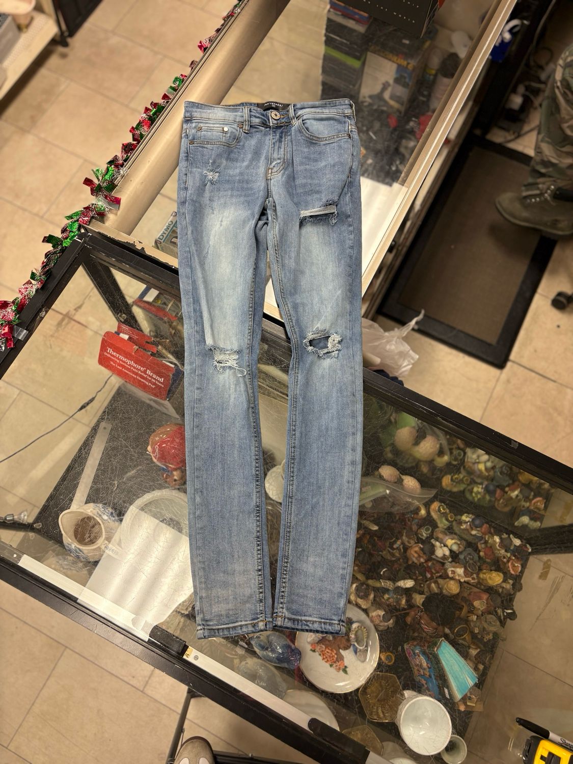 Serenade Distressed Light Wash Jeans Size 28 ✨ Ripped Denim