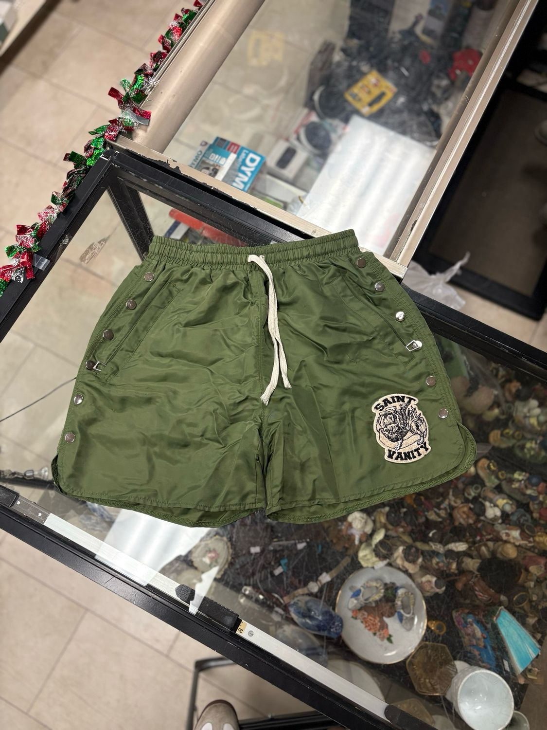 🟢 Saint Vanity Olive Green Snap Button Shorts – Size Small 🔥