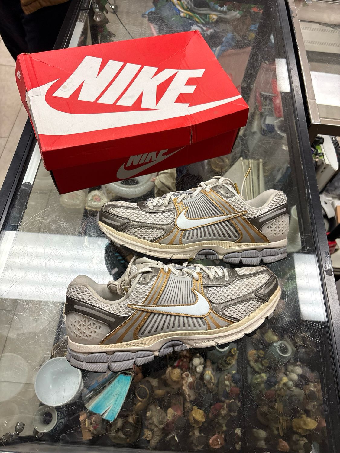 🔥 Nike Air Zoom Vomero 5 Metallic Pewter Gold – Men’s 11.5 🔥
