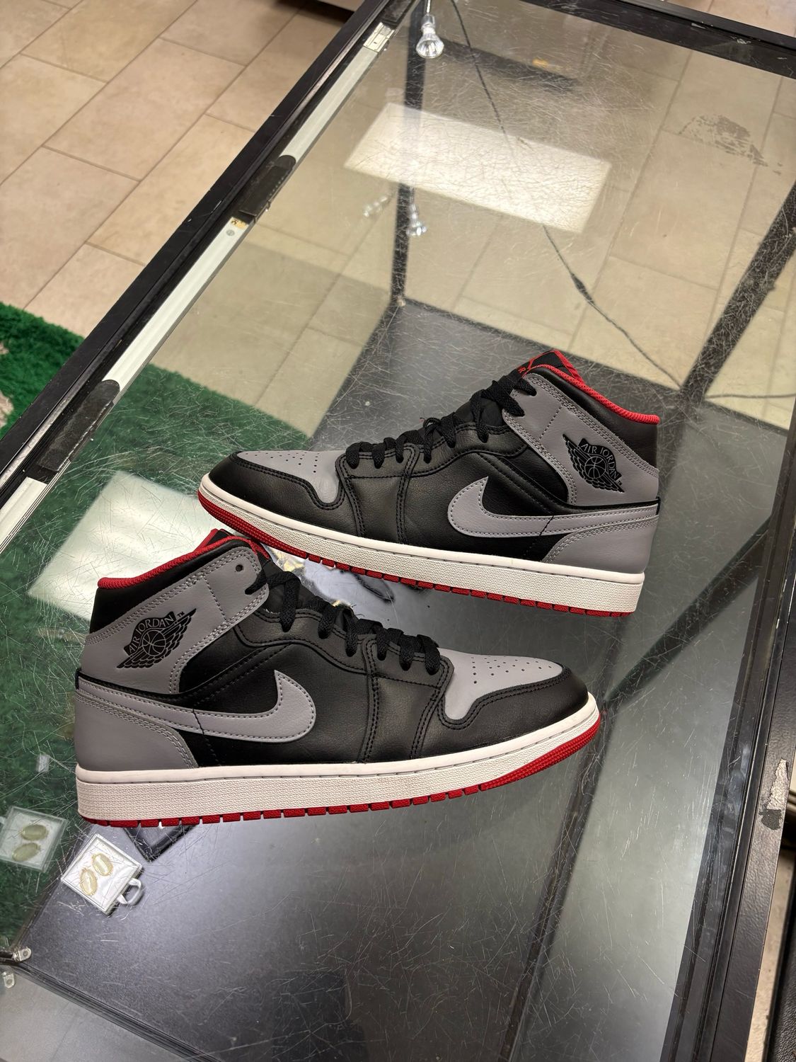 Jordan 1 Mid Shadow Bred 🖤🩶❤️ | Men’s Size 10 | No Box