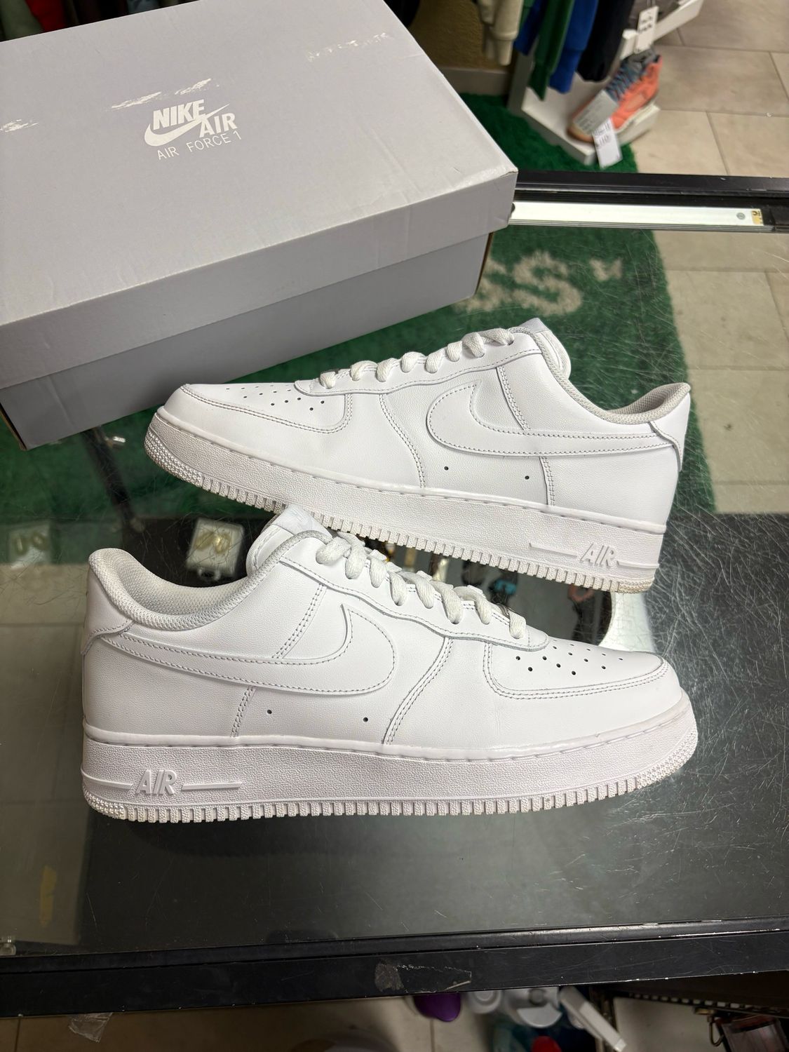 Nike Air Force 1 White Size 10.5