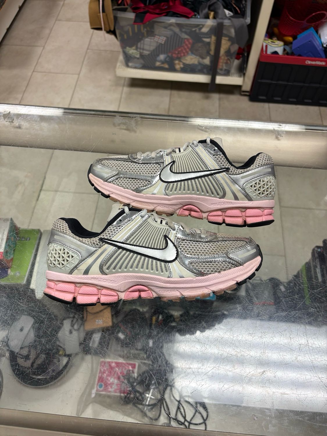 Nike zoom vomero 5 photon dust pink foam Size 8.5W