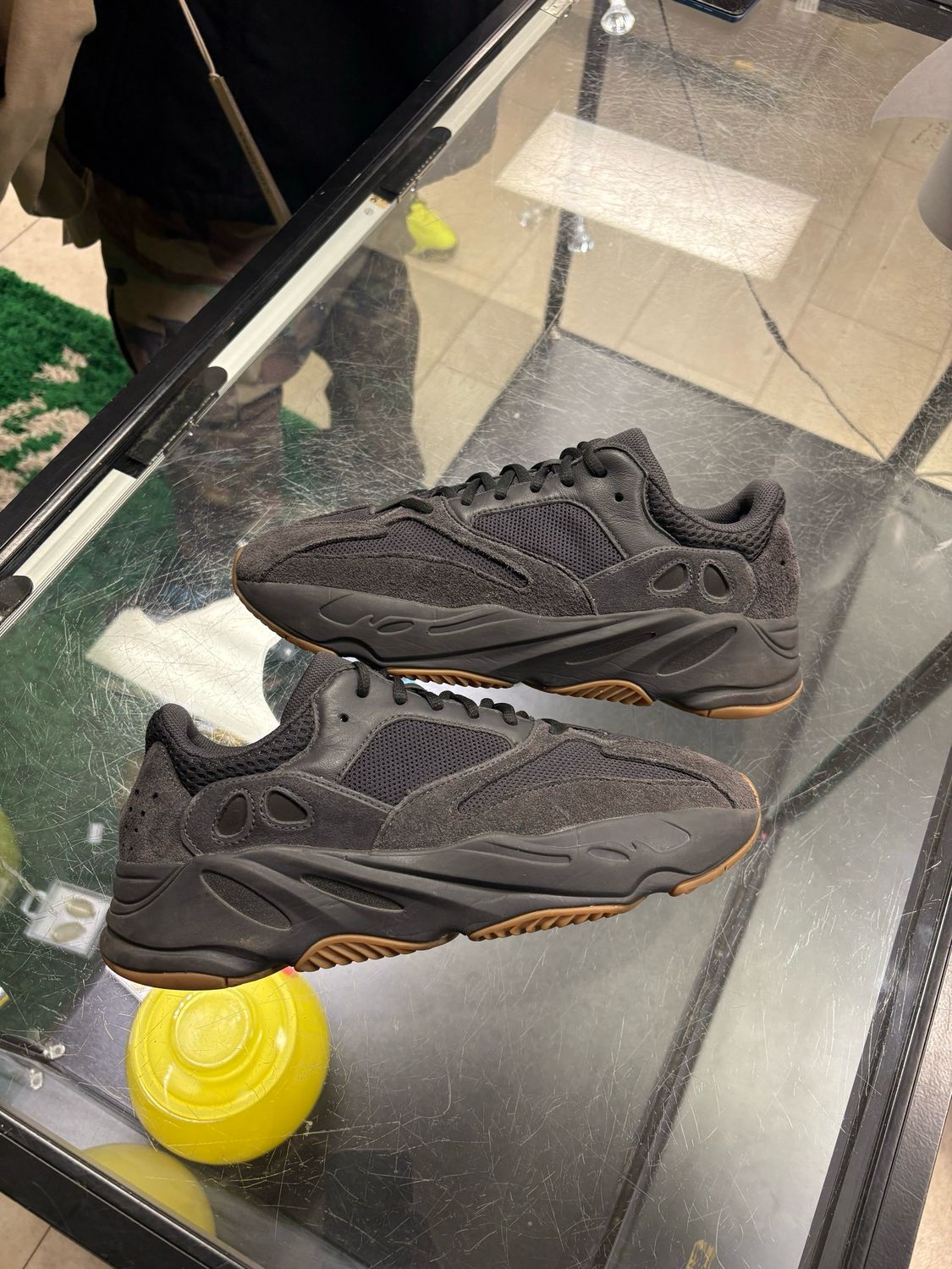 Yeezy 700 utility black Size 9.5