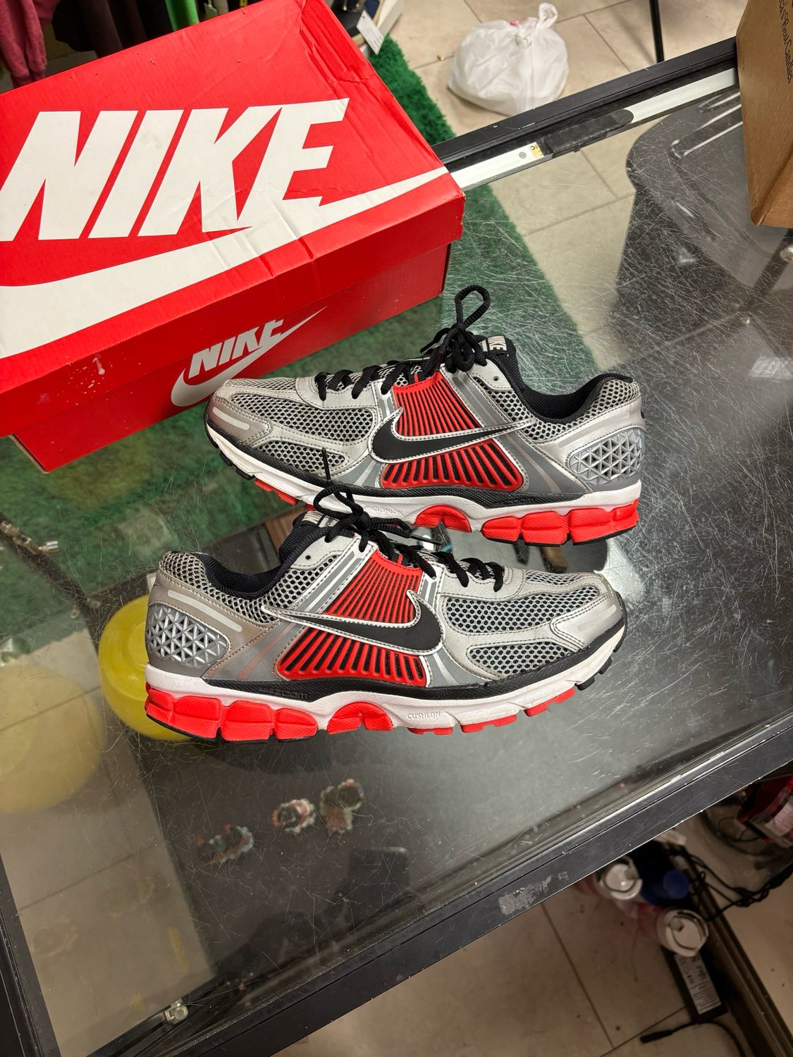 Nike Zoom Vomero 5 Metallic Silver Red Size 11