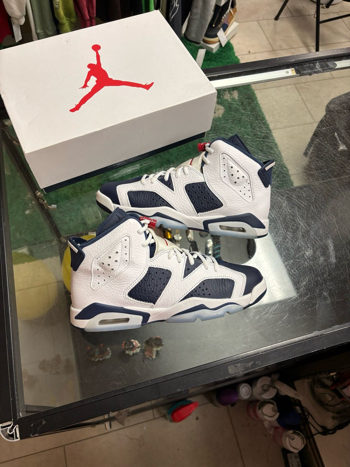 Jordan 6 Olympic Size 7Y  / 8.5 Women’s