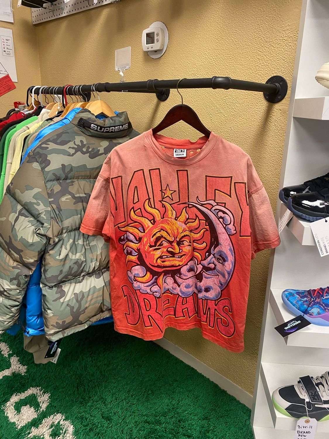 Vale Forever Dreams Sun &amp; Moon T Shirt  Size Medium