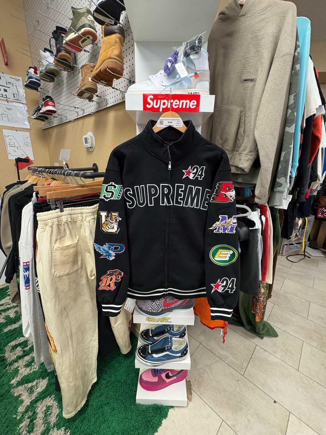 Supreme Mascot Sweatshirt Black Size S