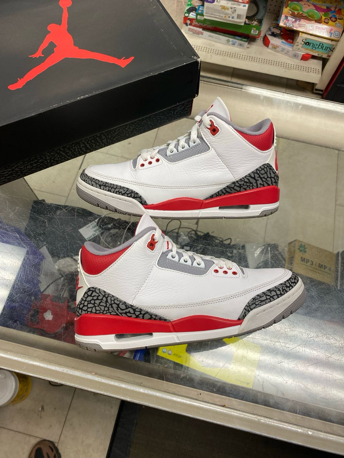 Jordan 3 Fire Red Size 8.5