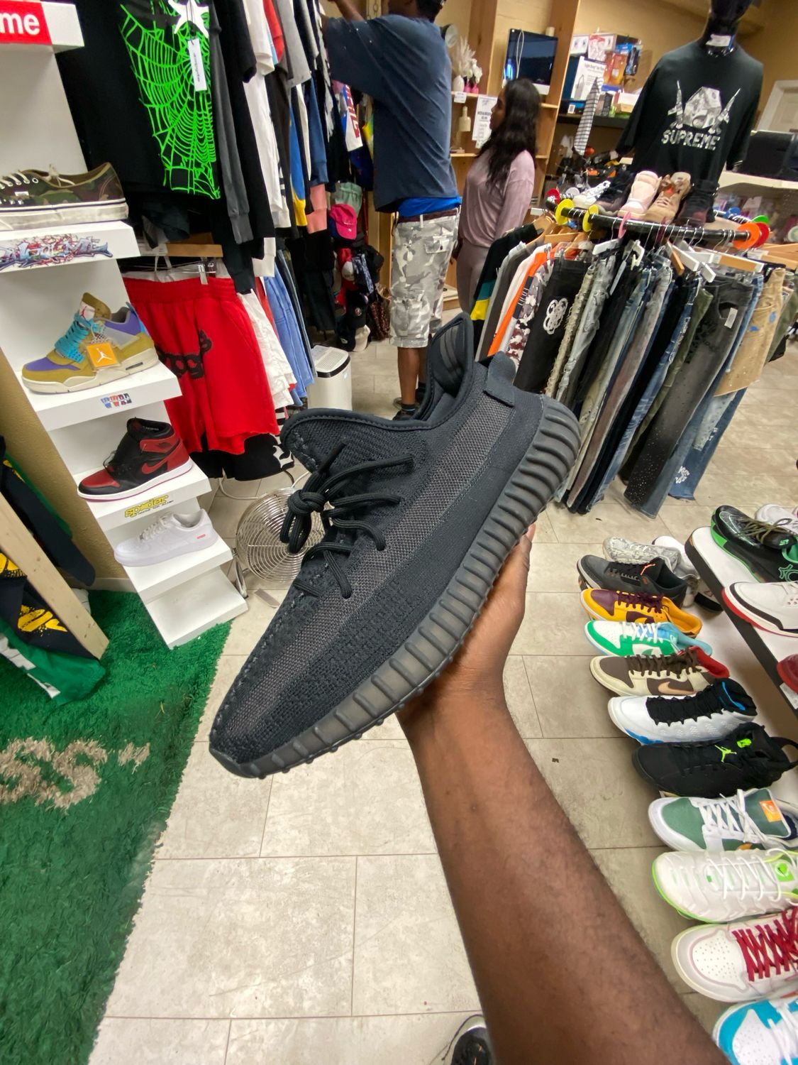 Yeezy 350 Onyx Size 13.5