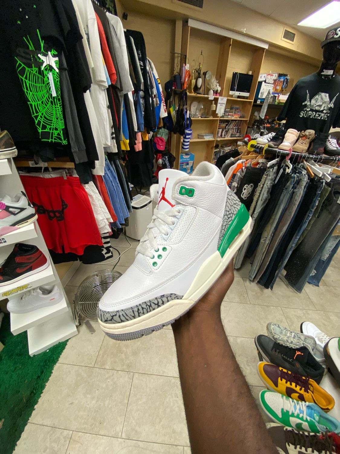Jordan 3 Lucky Green Size 8.5W/7M