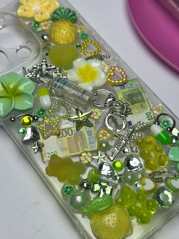 COSMOPOLITAIN - IPHONE CASE