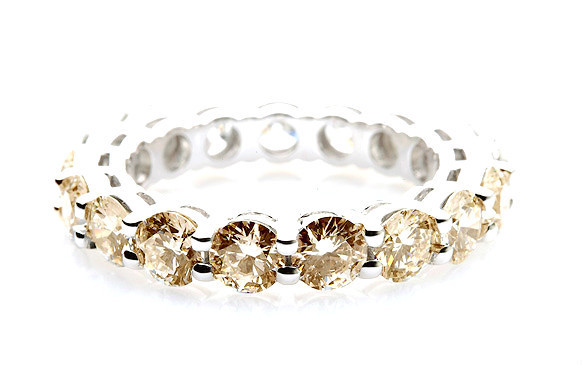 Chic Endless Love White Gold Champagne Eternity Band