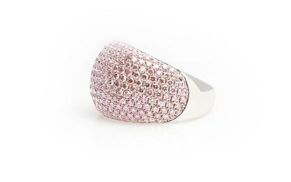 < Superb Romantic > White gold Pavé-set with Natural Fancy Pink Diamonds, Promise Ring