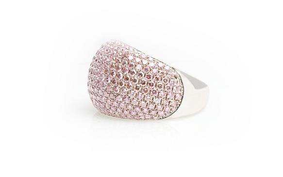 &lt; Superb Romantic &gt; White gold Pavé-set with Natural Fancy Pink Diamonds, Promise Ring