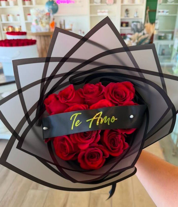 12 Roses Wrapped With Message On Ribbon 🎀 12 Roses Wrapped With Message On Ribbon 🎀